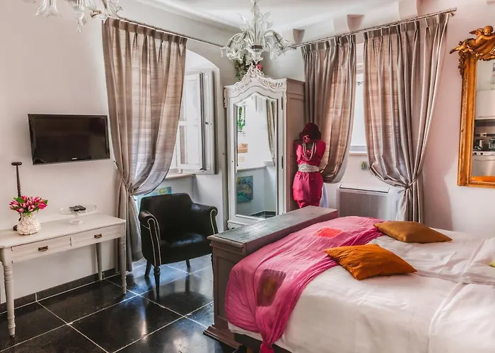 Comfort Queen Room